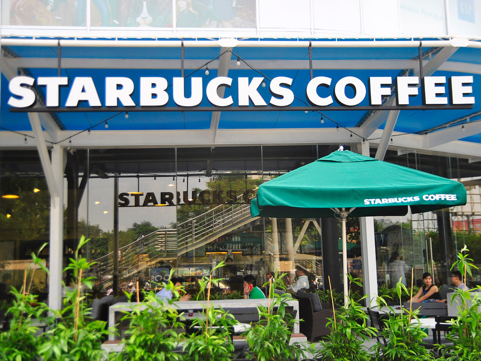 Starbucks Xuân Thủy là của hàng càphê thứ tư tại Hà Nội sau 3 cửa hàng tại các phố Lý Thái Tổ, Bà Triệu và Hàng Bài.