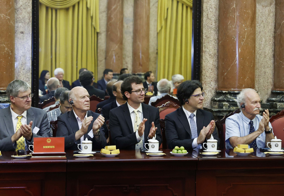 Các nhà khoa học quốc tế và Việt Nam tham dự buổi gặp gỡ.(Ảnh: Thống Nhất/TTXVN)