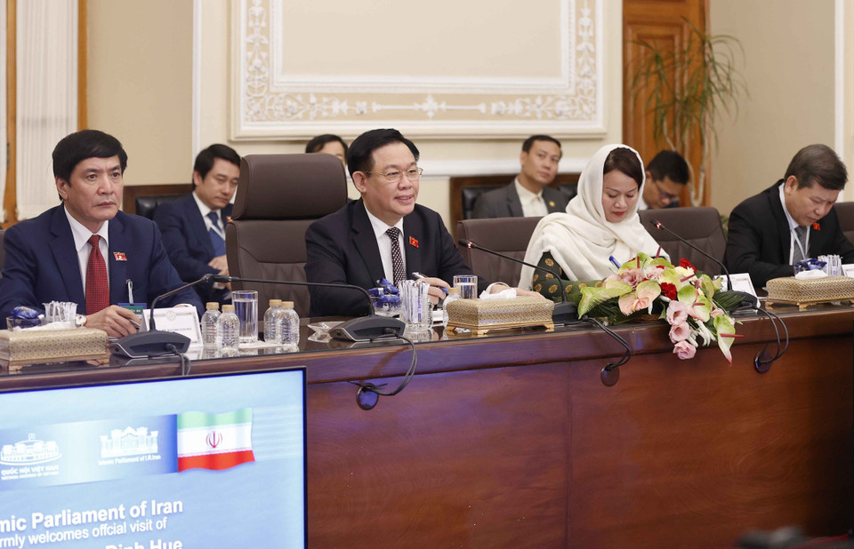 Chủ tịch Quốc hội Vương Đình Huệ hội đàm với Chủ tịch Quốc hội Iran Mohammad Bagher Ghalibaf. (Ảnh: Doãn Tấn/TTXVN)