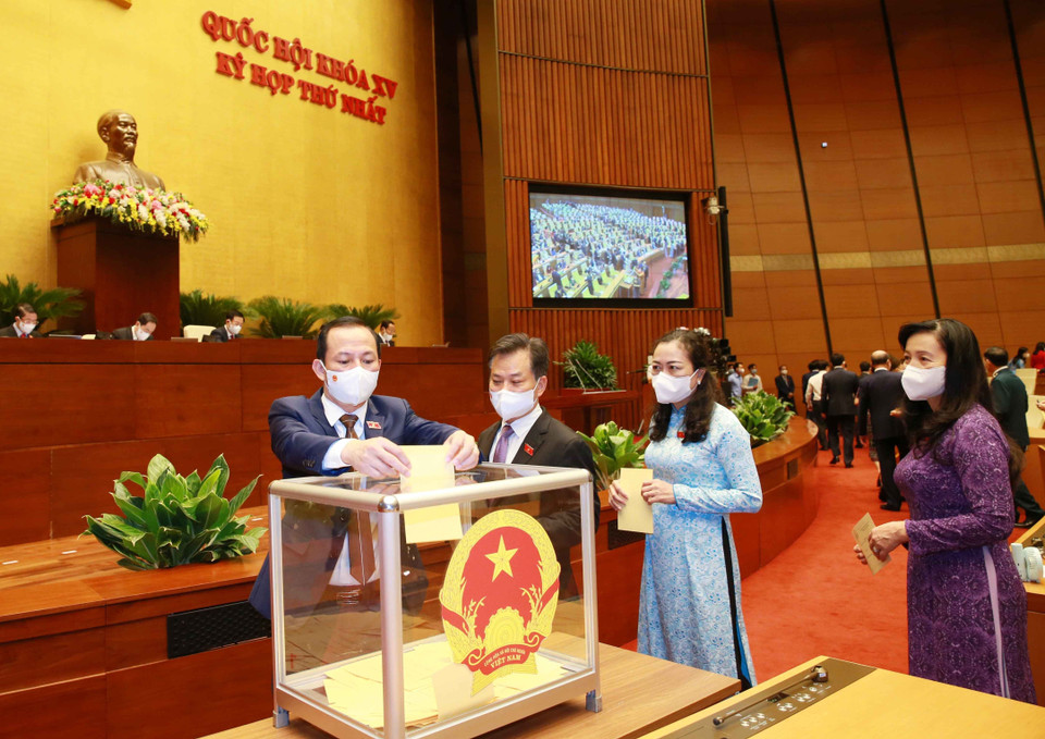 Đại biểu Quốc hội bỏ phiếu bầu Chủ tịch nước. (Ảnh: Phương Hoa/TTXVN)