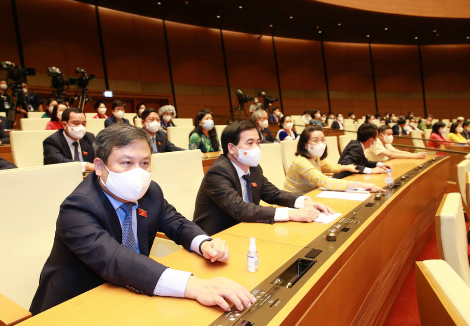 Đoàn đại biểu Quốc hội tỉnh Quảng Bình biểu quyết thông qua Nghị quyết kỳ họp thứ nhất, Quốc hội khóa XV. (Ảnh: Phương Hoa/TTXVN)