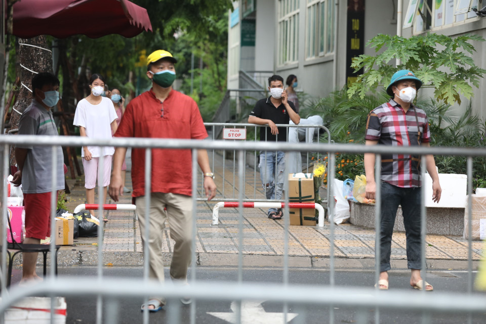 Trường hợp 1: Bệnh nhân H.T.M.C., nữ, năm sinh 1972. Địa chỉ: C2B chung cư Ecohome 2, phường Đông Ngạc, Bắc Từ Liêm, Hà Nội. Bệnh nhân là giáo viên trường THCS Phạm Hồng Thái, huyện Mê Linh, Hà Nội. (Ảnh: Minh Quyết/TTXVN)