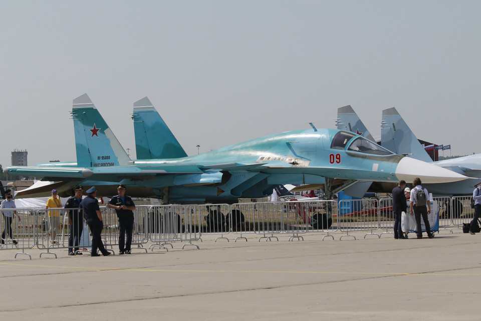 Máy bay chiến đấu Sukhoi Su-34 của quân đội Nga được giới thiệu tại triển lãm. (Ảnh: Trần Hiếu/TTXVN)