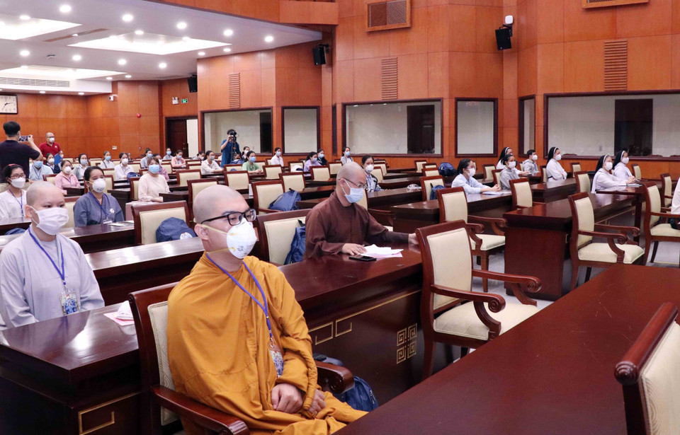 Đông đảo các chức sắc, chức việc, tín đồ các tôn giáo tại Thành phố Hồ Chí Minh đăng ký tình nguyện tham gia phòng, chống dịch COVID-19. (Ảnh: Xuân Khu/TTXVN)