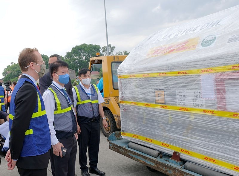 Ngay từ tháng 9/2020, khi vaccine phòng COVID-19 của Pfizer/BioNtech đang thử nghiệm lâm sàng giai đoạn 3, Bộ Y tế và Pfizer đã làm việc về kế hoạch hợp tác phát triển, cung ứng vaccine cho Việt Nam. (Ảnh: TTXVN phát)