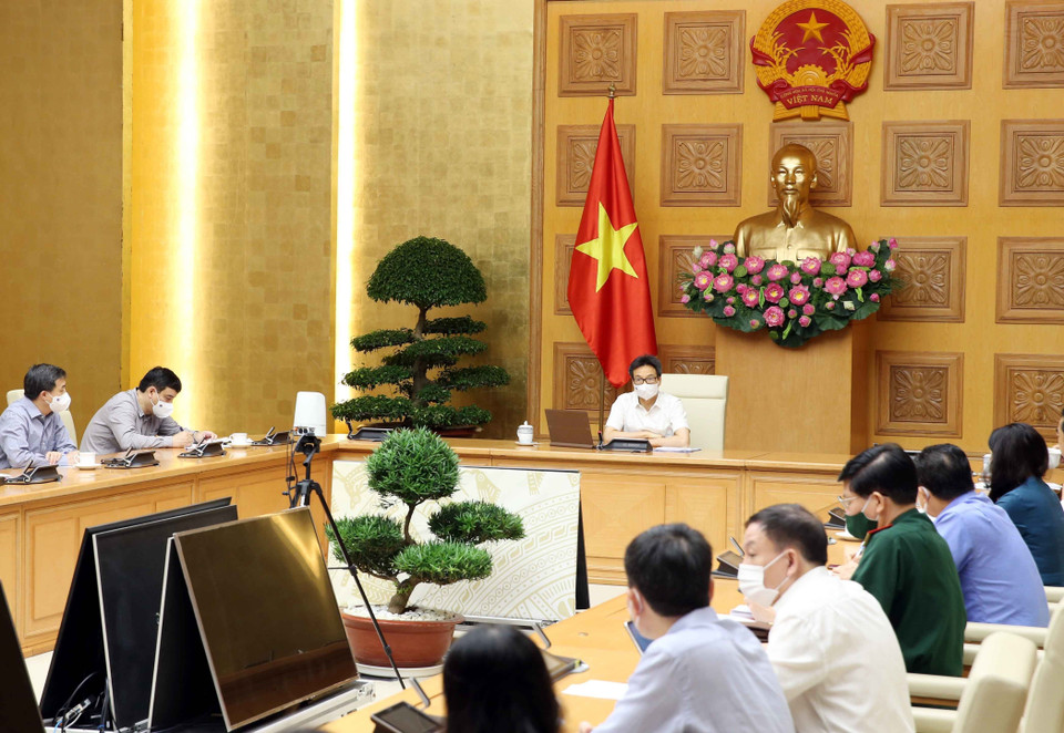 Sáng 18/7, tại Trụ sở Chính phủ, Phó Thủ tướng Vũ Đức Đam, Trưởng Ban chỉ đạo Quốc gia phòng, chống dịch bệnh COVID-19, chủ trì cuộc họp Ban chỉ đạo về triển khai các biện pháp phòng, chống dịch hiện nay. (Ảnh: Phạm Kiên/TTXVN)
