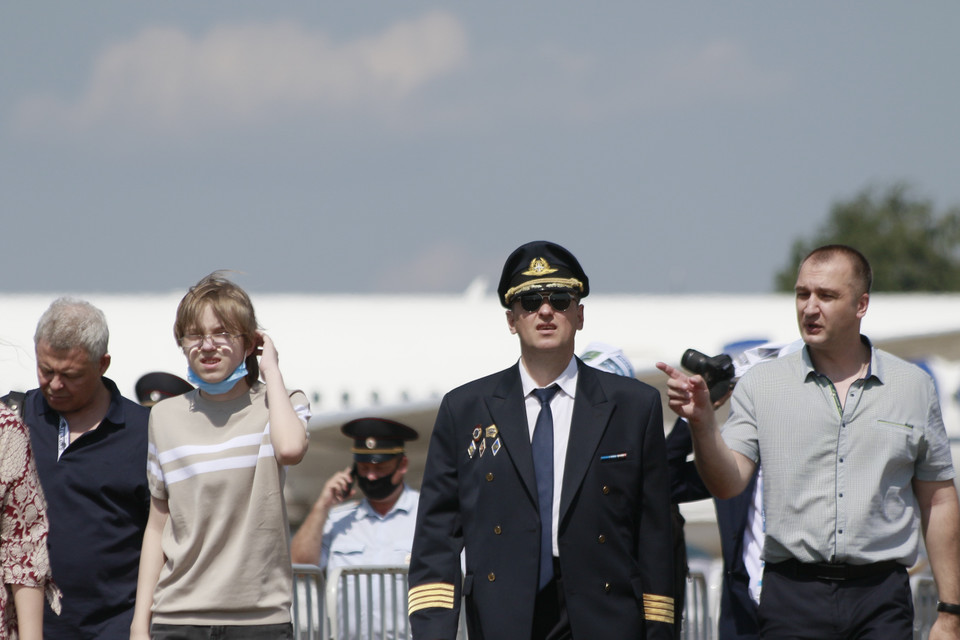 Các đoàn phi công và chuyên gia hàng không quốc tế tham dự MAKS 2021. (Ảnh: Trần Hiếu/TTXVN)