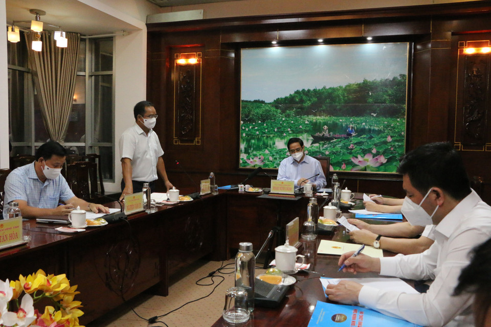 Bí thư Tỉnh ủy Long An Nguyễn Văn Được phát biểu tại buổi làm việc. (Ảnh: Thanh Bình/TTXVN)