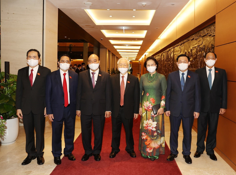 Tổng Bí thư Nguyễn Phú Trọng với các vị lãnh đạo, nguyên lãnh đạo Đảng, Nhà nước dự bế mạc Kỳ họp thứ nhất, Quốc hội khóa XV. (Ảnh: Trí Dũng/TTXVN)