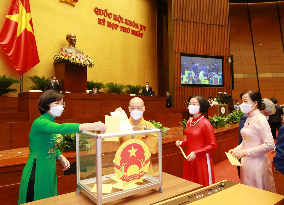 Đại biểu Quốc hội bỏ phiếu bầu Chủ tịch nước. (Ảnh: Phương Hoa/TTXVN)