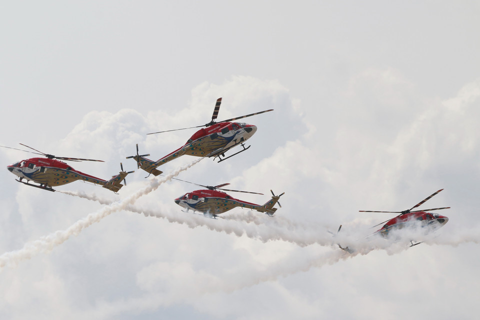 Biên đội máy bay trực thăng của không quân Ấn Độ tham gia trình diễn tại MAKS 2021. (Ảnh: Trần Hiếu/TTXVN)