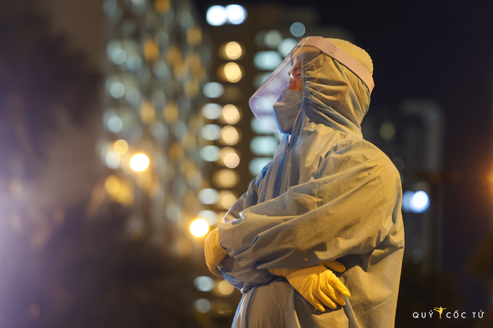 Các nghệ sỹ đã hát tặng các y bác sỹ, bệnh nhân, tiếp thêm niềm lạc quan để chiến thắng dịch bệnh. (Nguồn: Vietnam+)