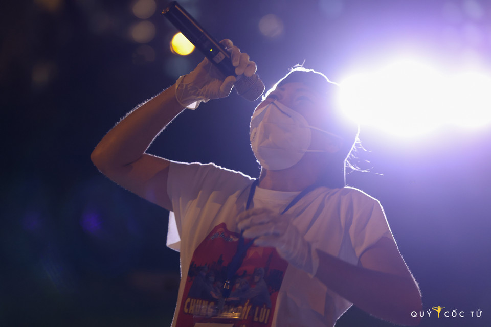 Phương Thanh là giọng hát quen thuộc tại các bệnh viện dã chiến tại Thành phố Hồ Chí Minh. (Nguồn: Vietnam+)