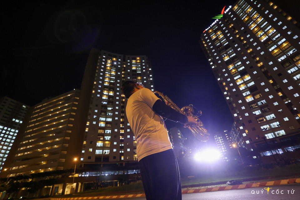 Nghệ sỹ saxophone Trần Mạnh Tuấn cho biết đây là một sân khấu đặc biệt nhất trong cuộc đời hoạt động âm nhạc của ông. (Nguồn: Nguồn: Ngô Trần Hải An/Vietnam+)