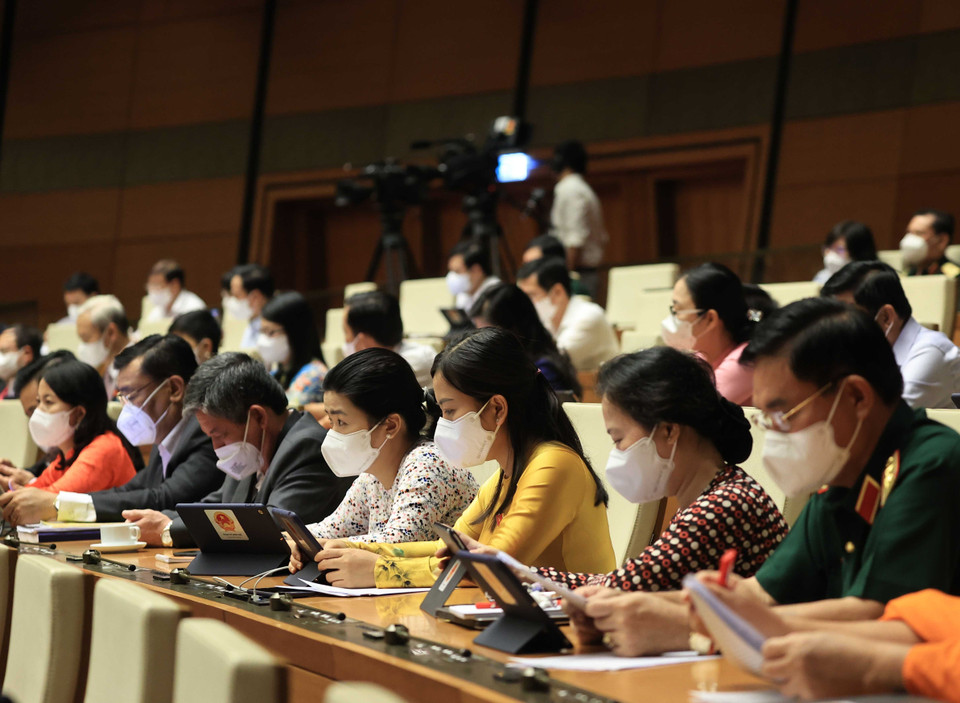 Sáng 22/7/2021, Quốc hội họp phiên toàn thể tại hội trường để nghe trình bày Báo cáo về đánh giá kết quả thực hiện kế hoạch phát triển kinh tế-xã hội, ngân sách nhà nước 6 tháng đầu năm và các giải pháp thực hiện kế hoạch phát triển kinh tế-xã hội, ngân sách nhà nước 6 tháng cuối năm 2021. (Ảnh: Thống Nhất/TTXVN)