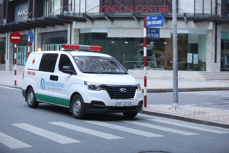 Một đơn vị đã chủ động làm xét nghiệm cho đội ngũ nhân viên của toà nhà liên quan. (Ảnh: Minh Quyết/TTXVN)