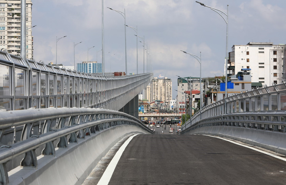 Đường vành đai 2 trên cao đoạn qua đường Trường Chinh có chiều dài khoảng 2km, nối Ngã Tư Vọng với Ngã Tư Sở, đã cơ bản được hoàn thiện. (Ảnh: Thành Đạt/TTXVN)