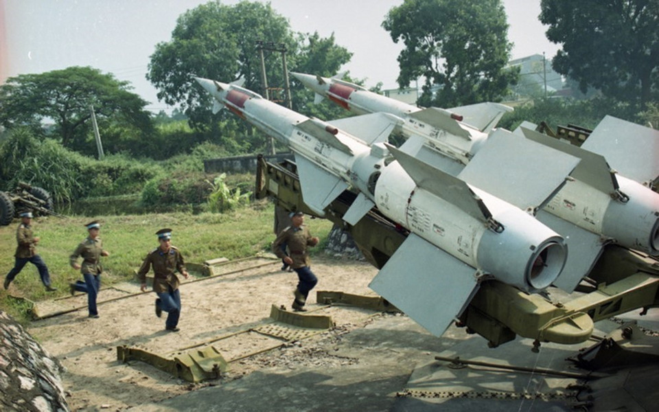 Luyện tập sẵn sàng chiến đấu ở Tiểu đoàn tên lửa 77 (Trung đoàn 257), đơn vị bắn rơi nhiều máy bay B-52 nhất của Sư đoàn 361 trong trận 12 ngày đêm 1972 (4 chiếc). (Ảnh: Tùng Lâm/TTXVN)
