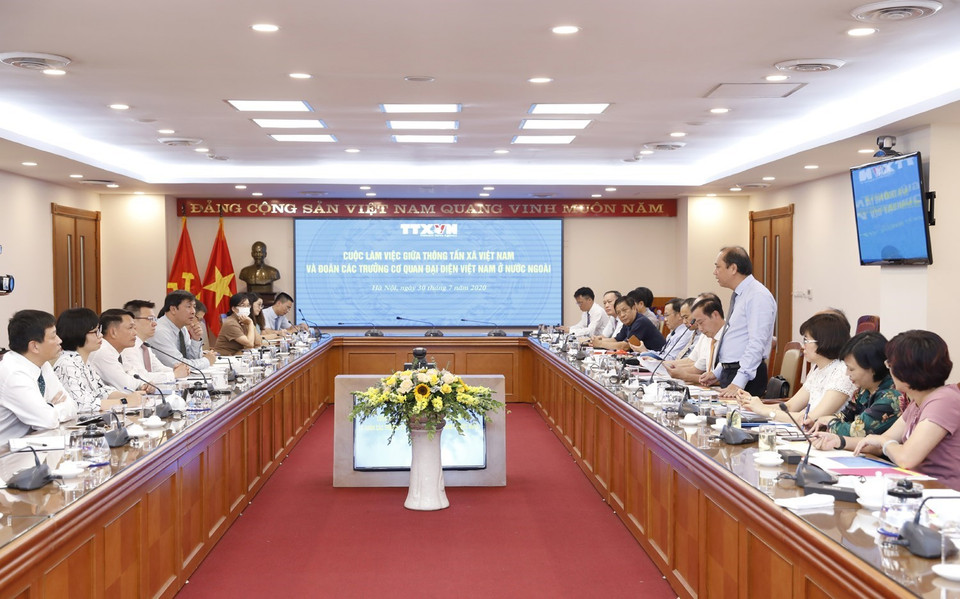 Thứ trưởng Bộ Ngoại giao Nguyễn Quốc Dũng phát biểu. (Ảnh: Dương Giang/TTXVN)