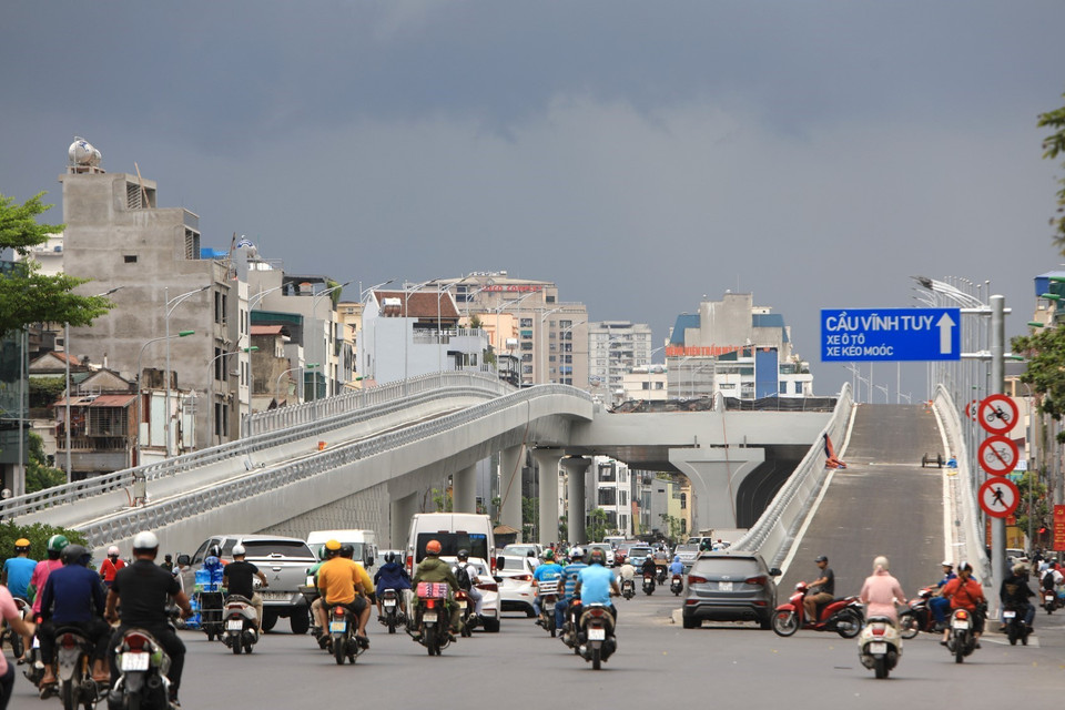 Đoạn cuối tuyến phía Ngã Tư Sở nối liền với đường Láng.(Ảnh: Thành Đạt/TTXVN)