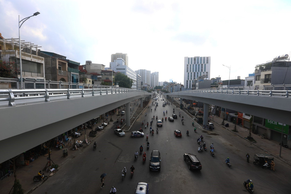 Khi thông xe đoạn tuyến sẽ giải quyết được tình trạng ùn tắc giao thông ở tuyến huyết mạch này trong nhiều năm qua. (Ảnh: Thành Đạt/TTXVN)