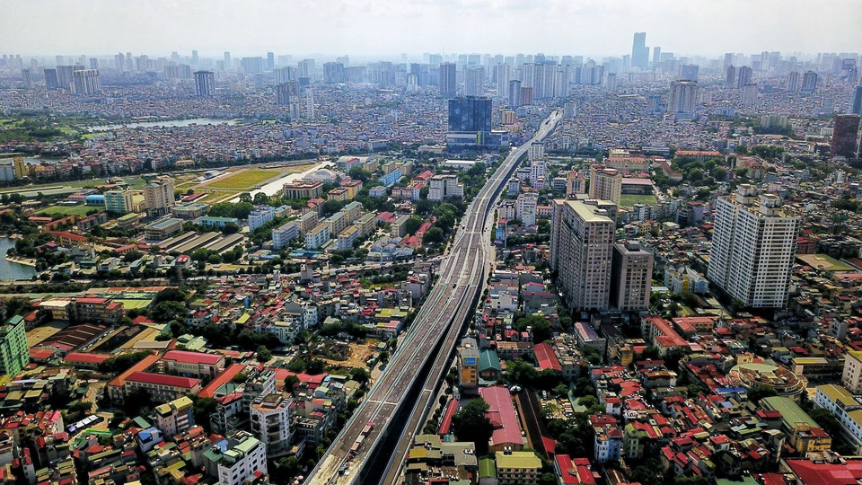 Tuyến đường vành đai 2 trên cao, đoạn từ Ngã Tư Sở tới Ngã Tư Vọng dài khoảng 2km. (Ảnh: Thành Đạt/TTXVN)