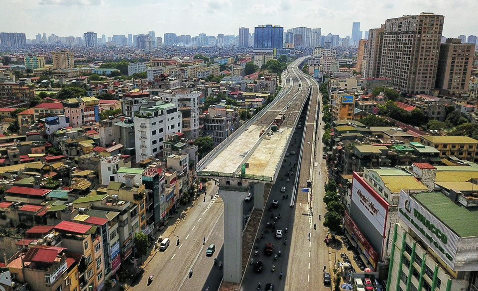 Phần đường trên cao tạm dừng lại tại điểm đầu đường Trường Chinh, nơi giao cắt với đường Giải Phóng. (Ảnh: Thành Đạt/TTXVN)