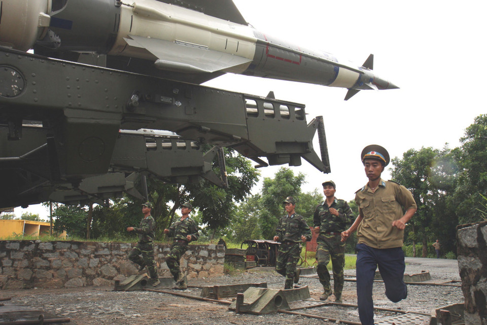 Huấn luyện báo động chiến đấu cấp 1 ở đại đội hỏa lực tên lửa C125M-Tiểu đoàn phòng không 116 (Sư đoàn 67). (Ảnh: Trọng Đức/TTXVN)