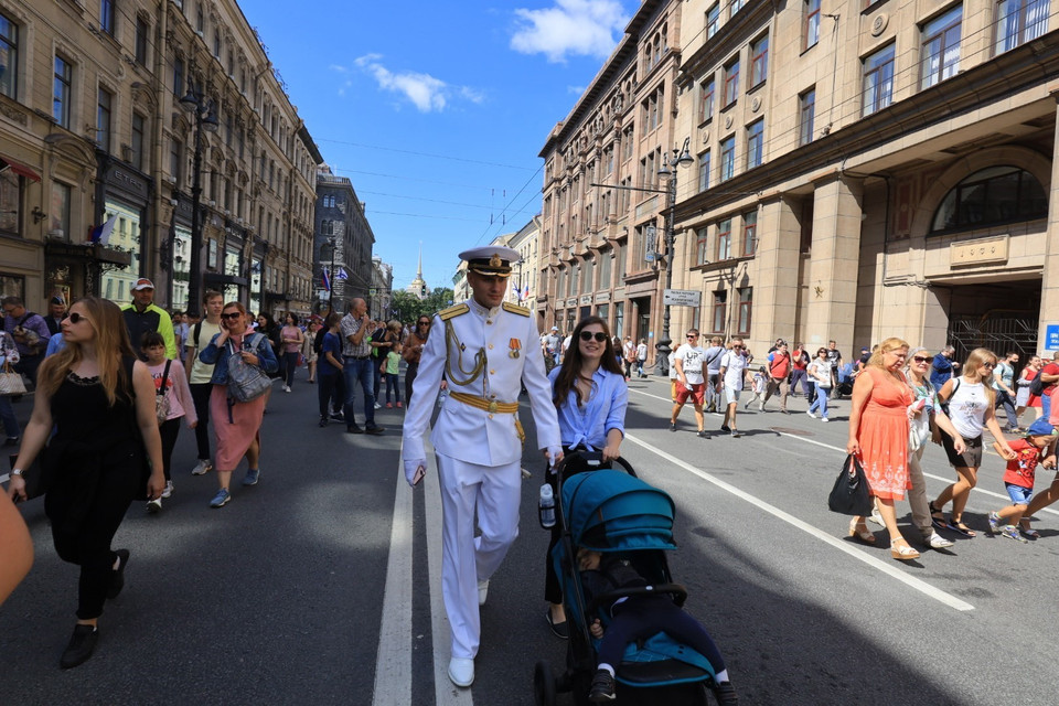 Ngày Hải quân là dịp vinh danh những người chiến sỹ, sỹ quan làm nhiệm vụ bảo vệ biên giới biển của Hải quân Nga. (Ảnh: Trần Hiếu/TTXVN)