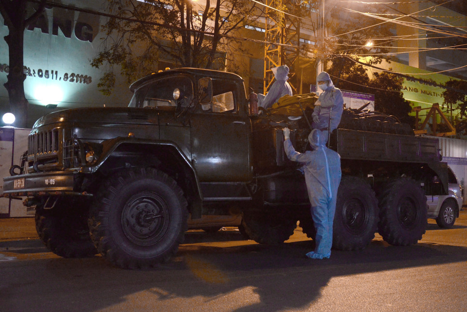 Xe chuyên dụng để khử khuẩn được sử dụng tại khu vực cần tiêu tẩy rộng, cơ động. (Ảnh: Quốc Dũng/TTXVN)