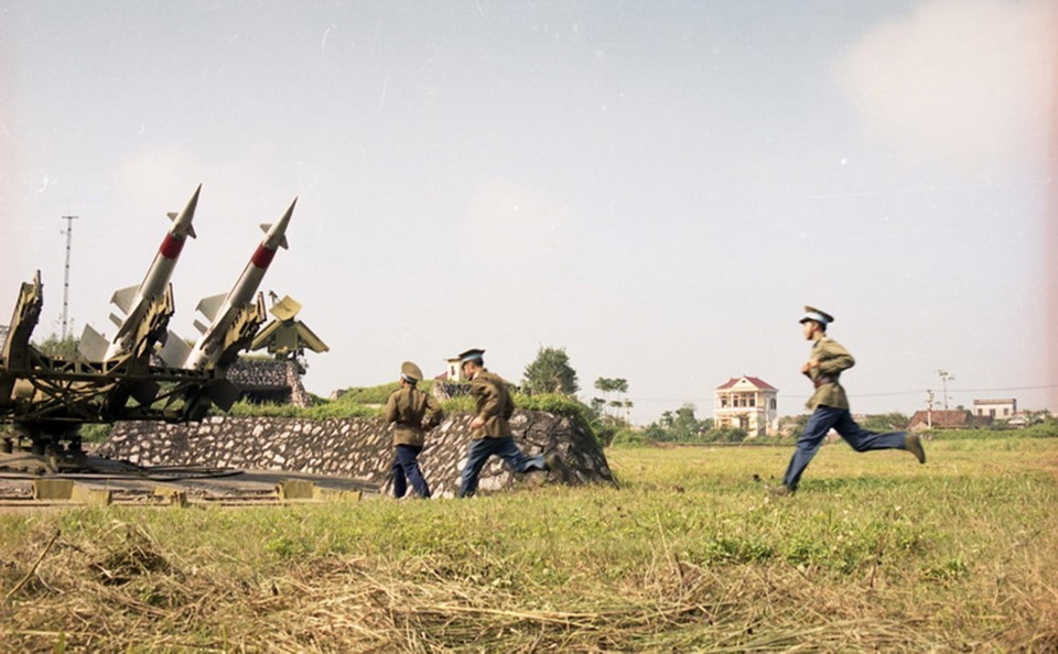 Luyện tập sẵn sàng chiến đấu ở Tiểu đoàn tên lửa 77 (Trung đoàn 257), đơn vị bắn rơi nhiều máy bay B-52 nhất của Sư đoàn 361 trong trận 12 ngày đêm 1972 (4 chiếc). (Ảnh: Tiến Ất/TTXVN)