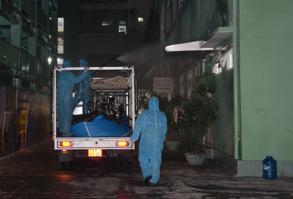 Các xe khử khuẩn có nhiều kích thước to, nhỏ khác nhau để phù hợp với nhiều điều kiện, địa thế. (Ảnh: Quốc Dũng/TTXVN)