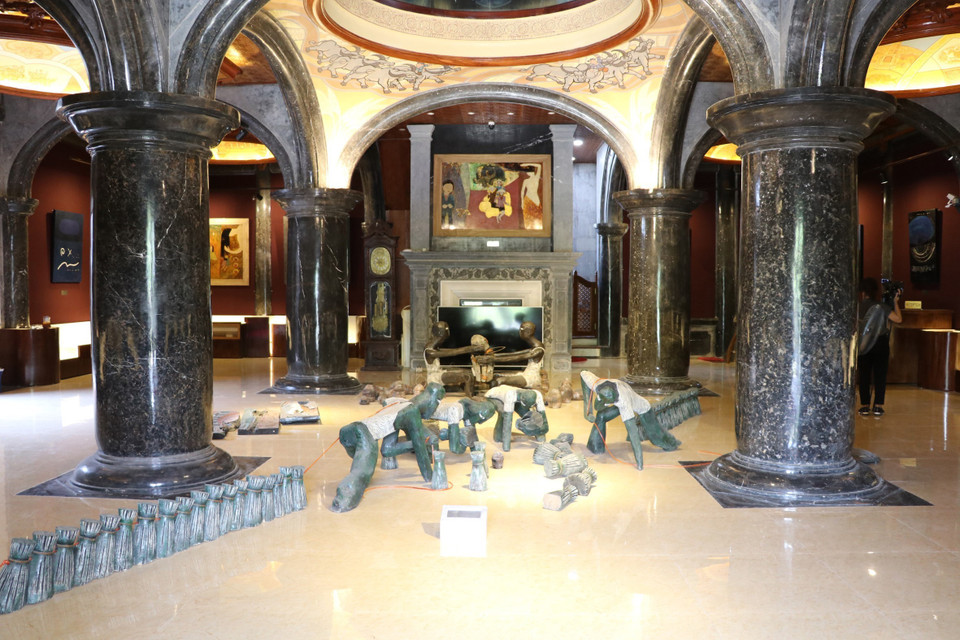 Kiến trúc bên trong Trung tâm đá quý và đá nghệ thuật Hồng Quang. (Ảnh: Đức Phương/TTXVN)