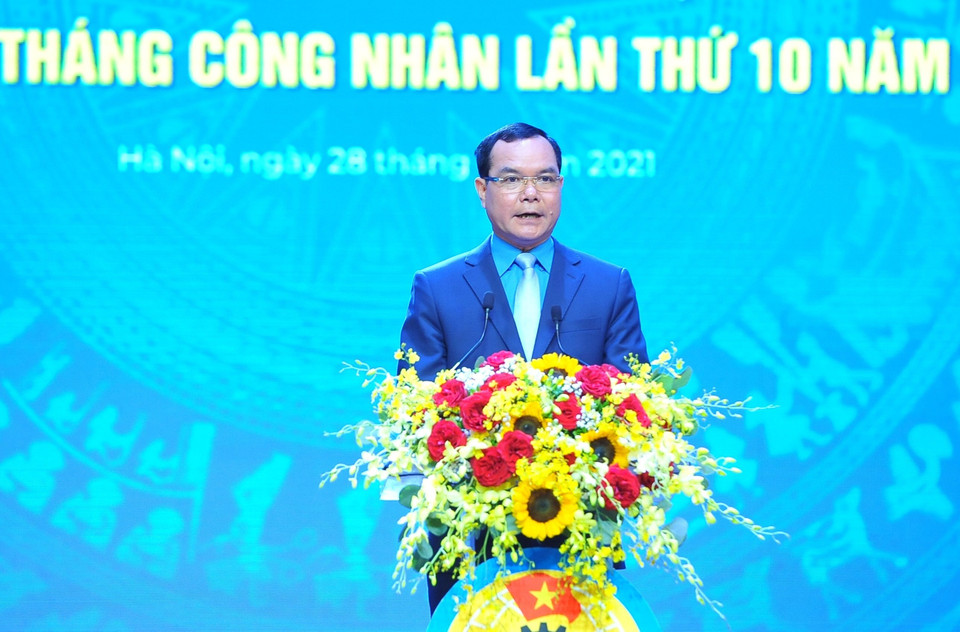 Chủ tịch Tổng Liên đoàn Lao động Việt Nam Nguyễn Đình Khang đọc diễn văn tại Lễ kỷ niệm. (Ảnh: Minh Đức/TTXVN)