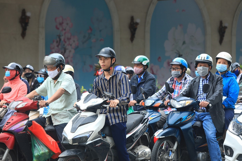 Đeo khẩu trang là một biện pháp phòng dịch hiệu quả trong thời điểm hiện tại. (Ảnh: Phan Tuấn Anh/TTXVN)