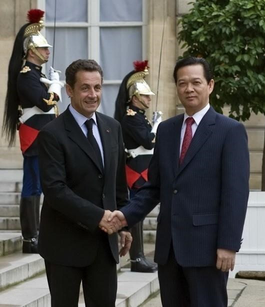 Trong chuyến thăm chính thức Cộng hòa Pháp, ngày 1/10/2007, Thủ tướng Nguyễn Tấn Dũng hội kiến Tổng thống Pháp Sarkozy, tại Phủ Tổng thống. (Ảnh: Đức Tám/TTXVN)