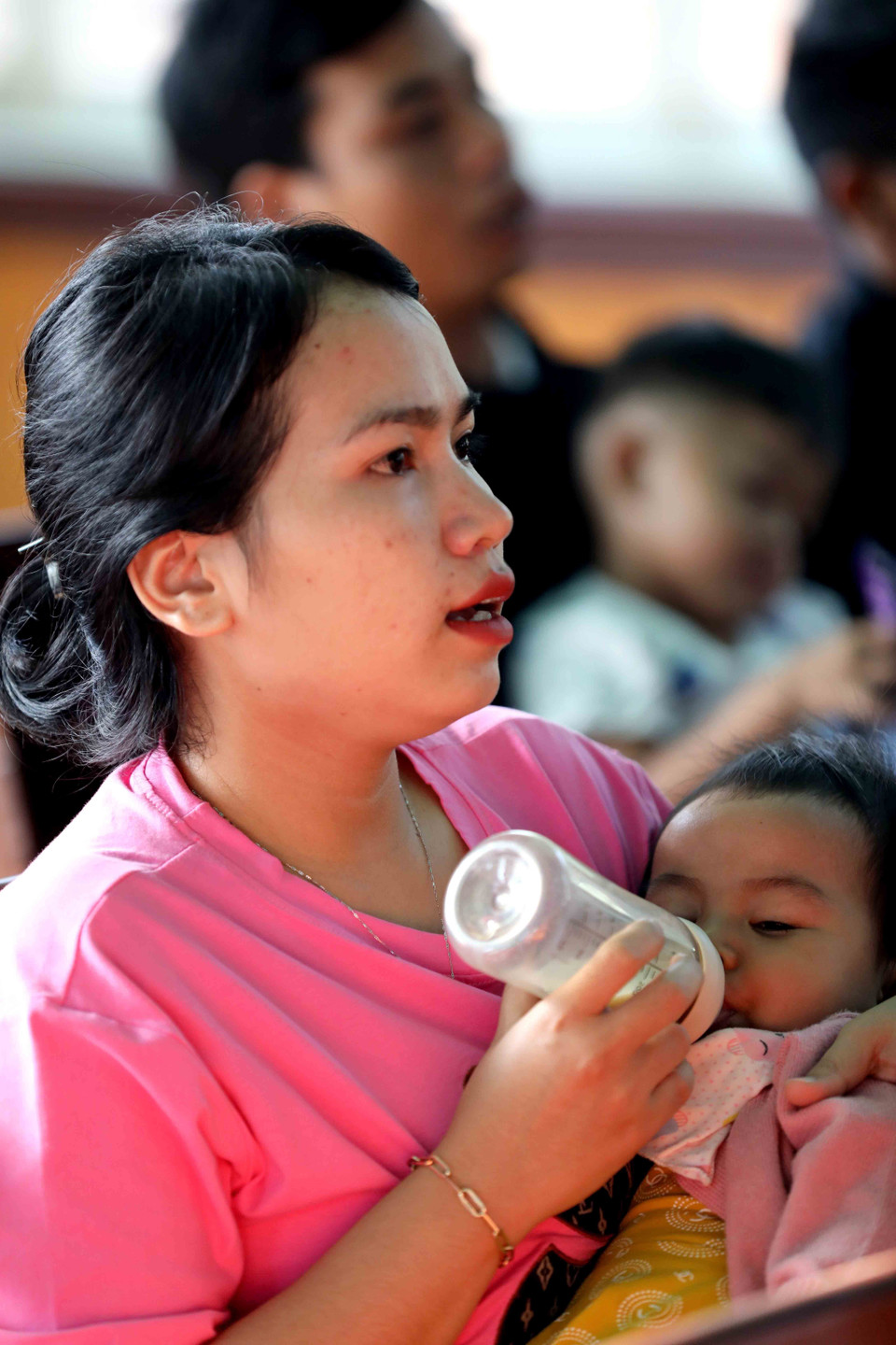 Các thế hệ cùng nhau hát lên những khúc Thánh ca trong hạnh phúc. (Ảnh: Nhật Anh/TTXVN)