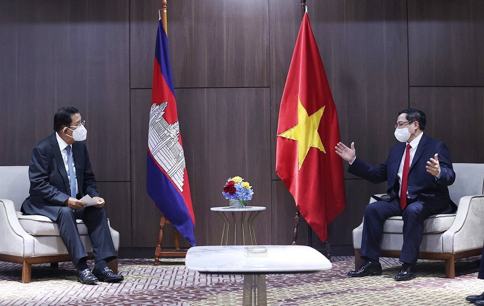 Thủ tướng Phạm Minh Chính hội kiến Thủ tướng Campuchia Samdech Techo Hun Sen. (Ảnh: Dương Giang/TTXVN)