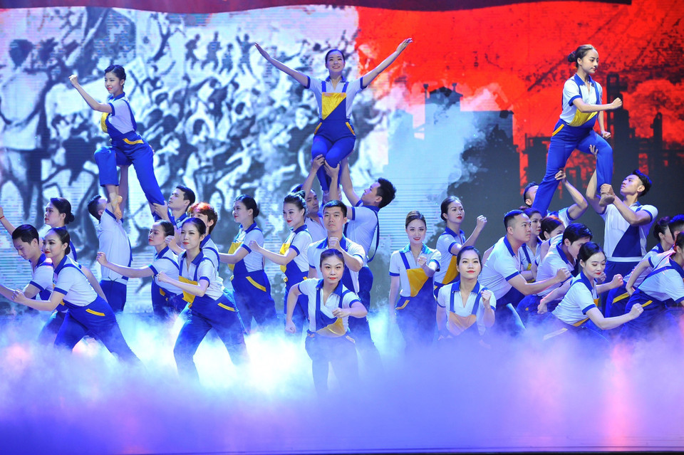 Chương trình văn nghệ chào mừng buổi lễ. (Ảnh: Minh Đức/TTXVN)