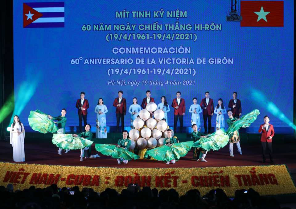 Tiết mục văn nghệ tại buổi lễ. (Ảnh: Văn Điệp/TTXVN)