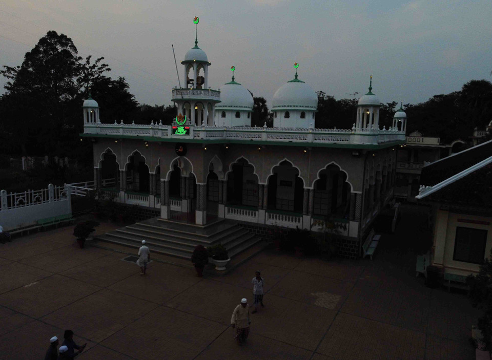 Thánh đường Hồi giáo Mubarak ở An Giang được thiết kế theo dạng 1 toà nhà rộng. (Ảnh: Vũ Sinh/TTXVN)