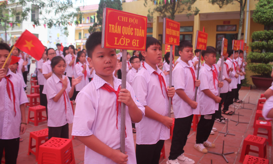Học sinh Trường Trung học Cơ sở Lê Hồng Phong, thành phố Ninh Bình khai giảng năm học mới 2023-2024. (Ảnh: Hải Yến/TTXVN)