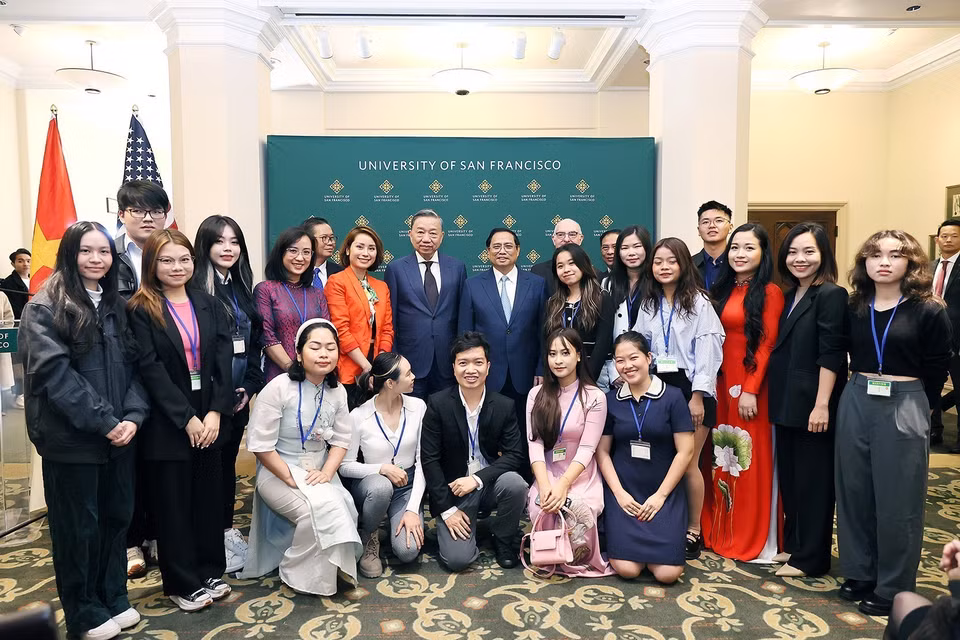 Thủ tướng Phạm Minh Chính với giảng viên và sinh viên Trường Đại học Tổng hợp San Francisco. (Ảnh: Dương Giang/TTXVN)