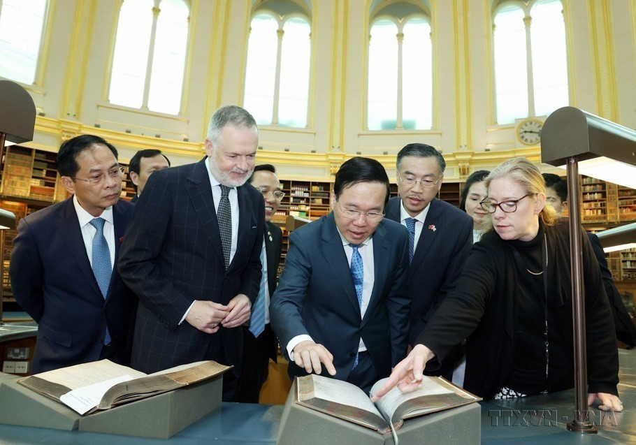 Chủ tịch nước Võ Văn Thưởng thăm Phòng đọc của Bảo tàng Anh, nơi Karl Marx, Lenin cùng nhiều nhà tư tưởng lớn đã đến đọc và nghiên cứu (London, 5/2023). (Ảnh: Thống Nhất/TTXVN)