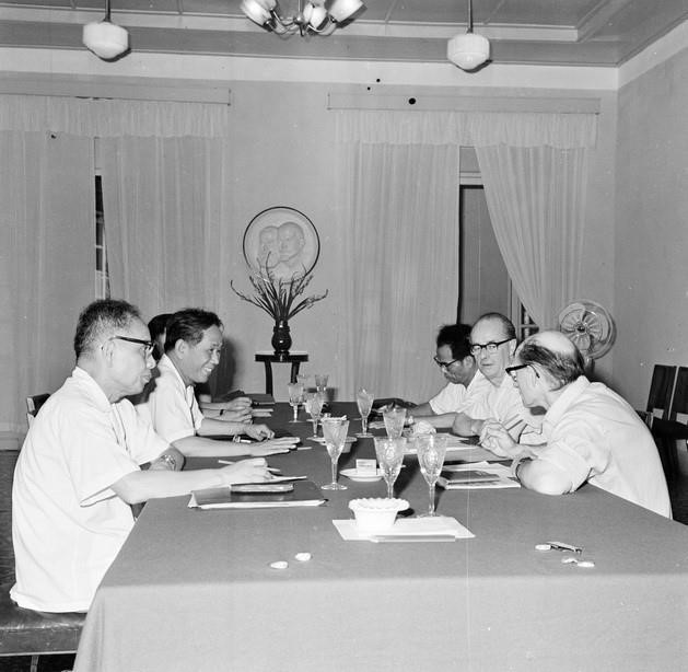 Bí thư thứ nhất Đảng Lao động Việt Nam Lê Duẩn hội đàm với Tổng Bí thư Đảng Cộng sản Anh John Gollan thăm hữu nghị Việt Nam (5/1973). (Ảnh: Ngọc Khanh/TTXVN)