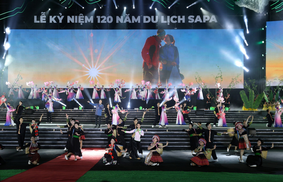 Chương trình nghệ thuật chào mừng. (Ảnh: Quốc Khánh/TTXVN)