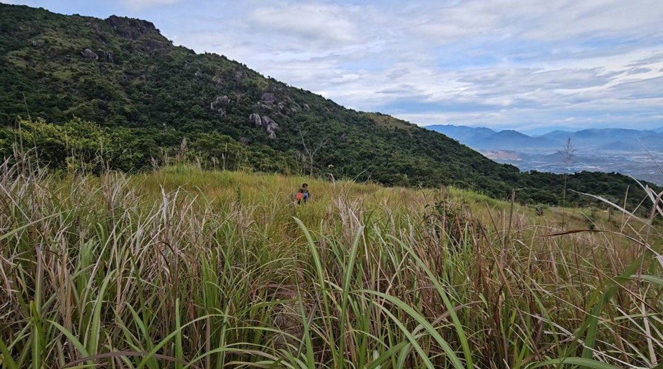 Thời gian gần đây, nhiều du khách đã tìm đến đỉnh Hoàng Ngưu Sơn, tọa lạc tại xã Phước Đồng, thành phố Nha Trang, tỉnh Khánh Hòa với độ cao khoảng 948m so với mực nước biển. (Ảnh: Phan Sáu/TTXVN)
