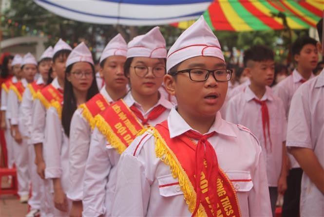 Học sinh Trường Trung học Cơ sở Lê Hồng Phong, thành phố Ninh Bình khai giảng năm học mới 2023-2024. (Ảnh: Hải Yến/TTXVN)