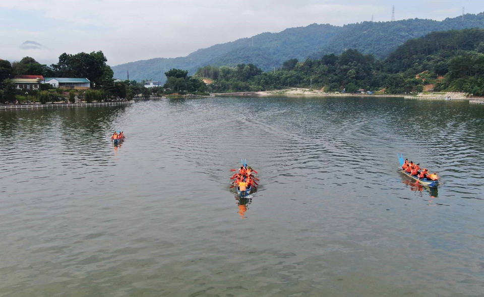 Tham gia giải năm nay có tổng số 18 đội, trong đó có 10 đội nam và 8 đội nữ với tổng số hơn 200 vận động viên đến từ các xã thị trần trên địa bàn. (Ảnh: Quý Trung/TTXVN)