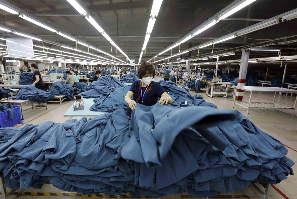 Kinh tế-thương mại là điểm sáng và cũng là trụ cột ưu tiên của quan hệ đối tác chiến lược Việt Nam-Anh. Các mặt hàng Việt Nam có lợi thế xuất khẩu sang Anh, bao gồm thủy, hải sản, gỗ và sản phẩm gỗ, hàng dệt may, giày dép, thiếc, máy vi tính, điện thoại và linh kiện điện tử. (Ảnh: Trần Việt/TTXVN)